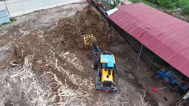 Aerial Loader And Wood Mounds