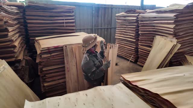 Handling Veneer Between Stacks