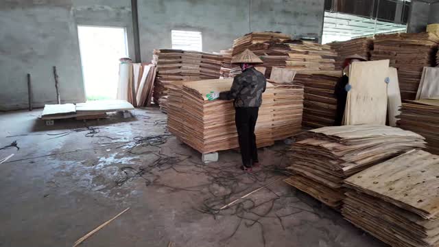 Moving Veneer On Trolley