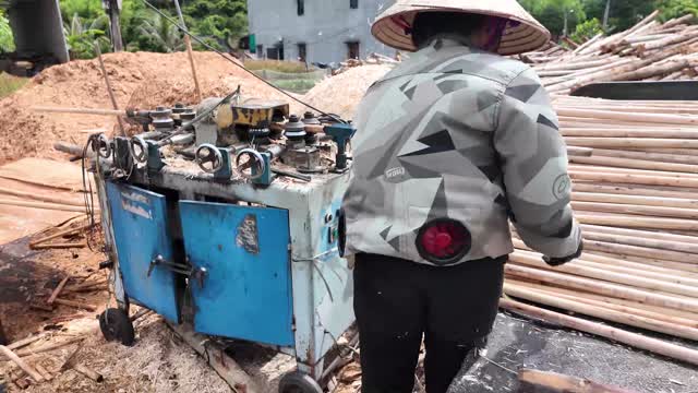 Operating Wood Dowel Machine