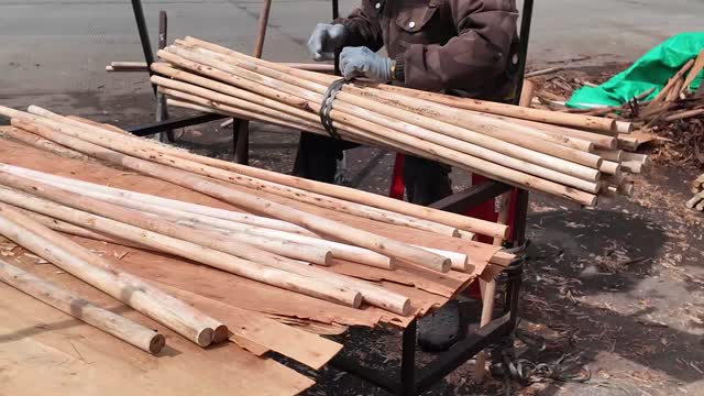 Bundling Round Timber Sticks