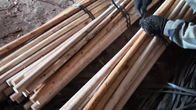 Bundling Round Timber Poles