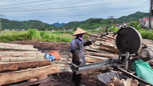 Cutting Logs With Circular Saw