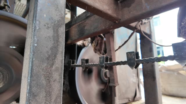 Rusty Saw Drive Mechanism