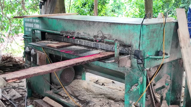 Green Multi-Blade Saw