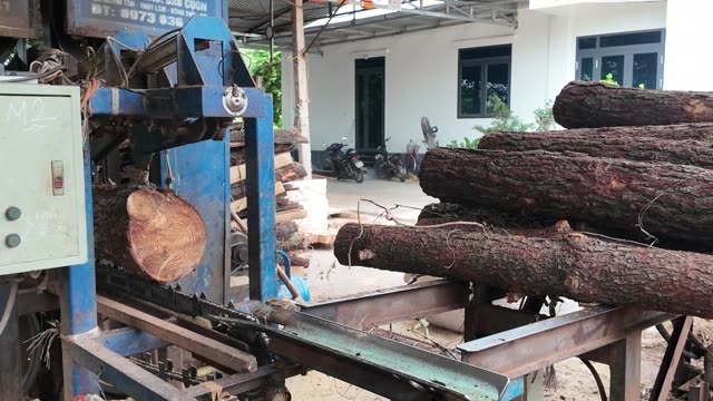 Log On Saw Carriage