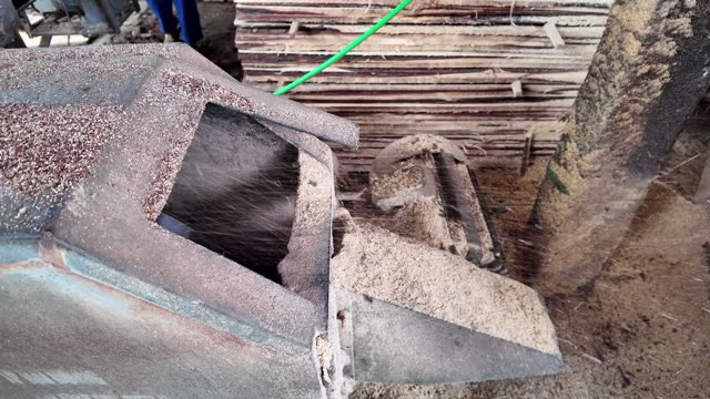 Sawdust Discharge From Machine