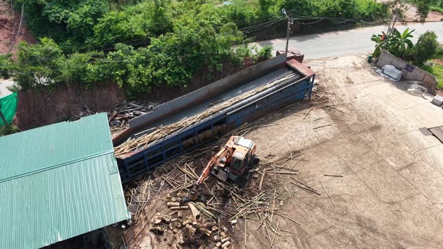 Excavator Loading Bark Conveyor