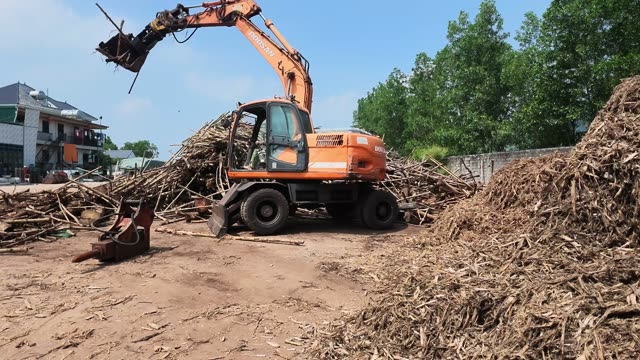 Grapple Lifting Wood Pile
