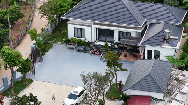 Modern Villa Courtyard
