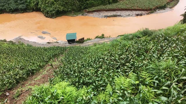 FPV Skimming Muddy River Bend
