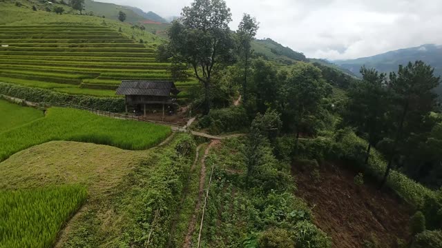 FPV Racing Through Circular Terraces