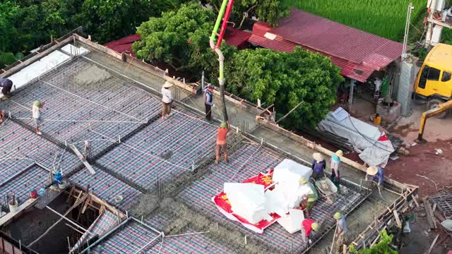 Aerial Rooftop Pour Mixer Truck