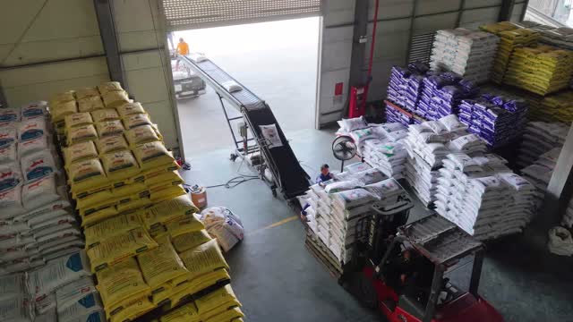 Warehouse Feed Bag Conveyor