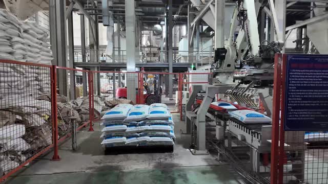 Automated Feed Bag Palletizing