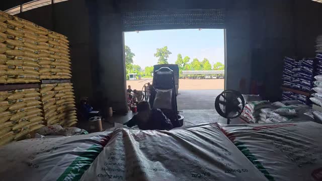 Feed Warehouse With Conveyor