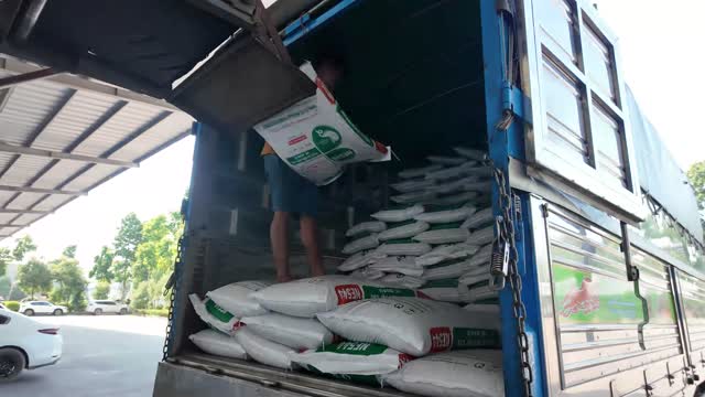 Stacking Feed Bags In Truck