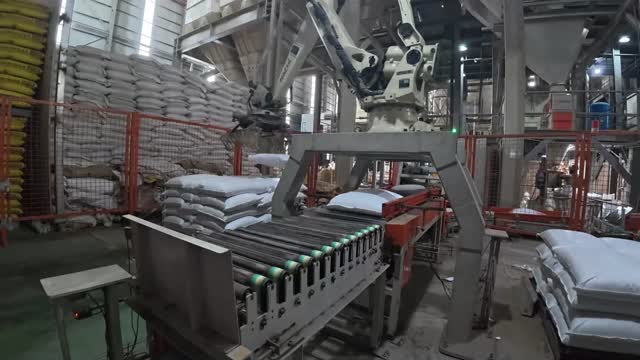 Robot Palletizer In Feed Mill