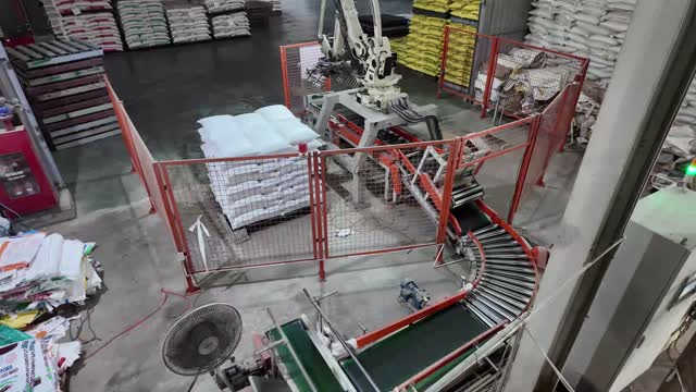 Robot Stacking Feed Bags
