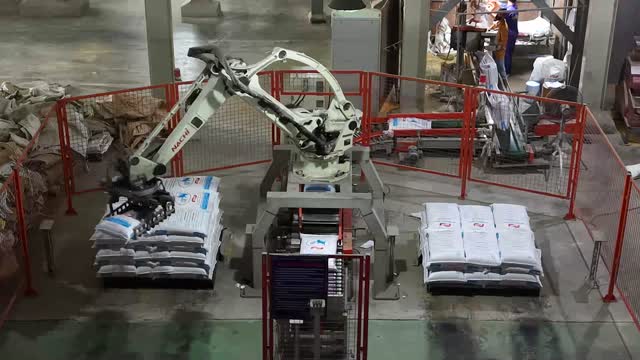 Robotic Arm Stacking Feed