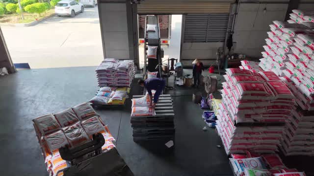 Warehouse Feed Bag Loading