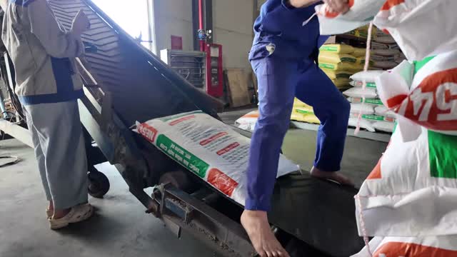 Feed Sack Conveyor Handling