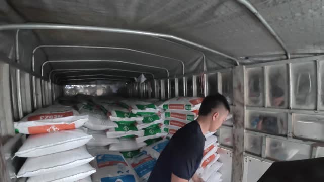 Stacking Feed In Truck