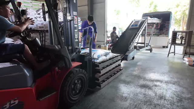 Forklift And Conveyor Truck Loading