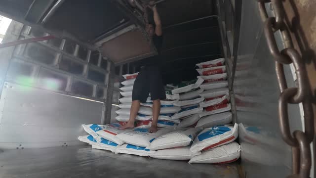 Stacking Sacks In Truck Bed