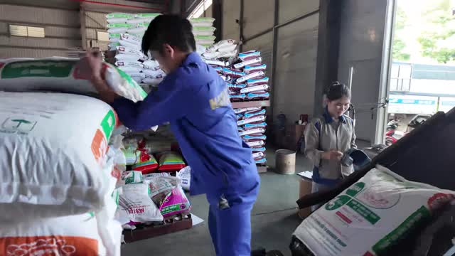 Stacking Feed Bags In Store