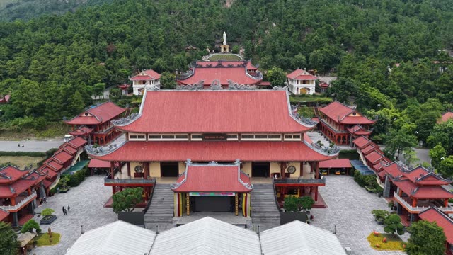 Ba Vang Pagoda Main Hall
