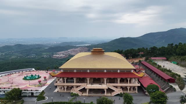 Golden Roof Hall Mountains