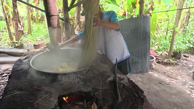 Preparing Dyed Sedge For Mats