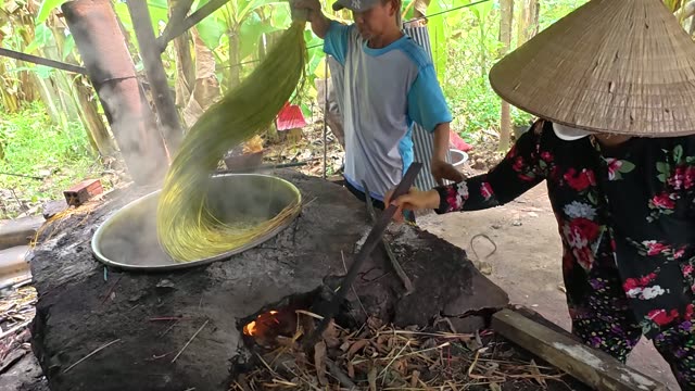 Preparing Dyed Sedge For Mats