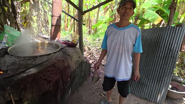 Preparing Dyed Sedge For Mats