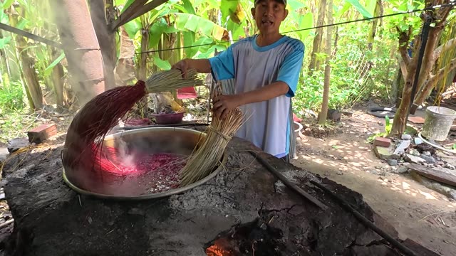 Preparing Dyed Sedge For Mats