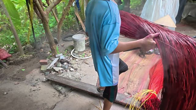 Preparing Dyed Sedge For Mats