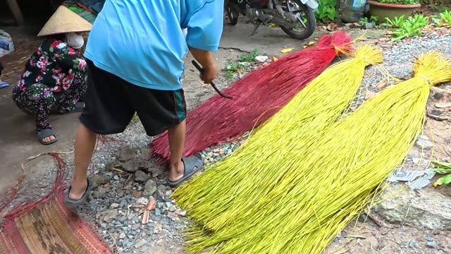 Preparing Dyed Sedge For Mats