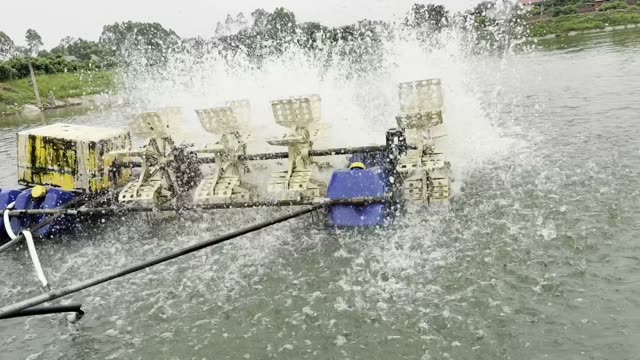 Close Paddlewheel Aerator Spray