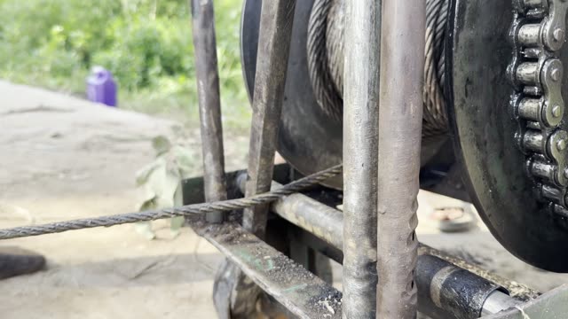 Winch Chain Mechanism