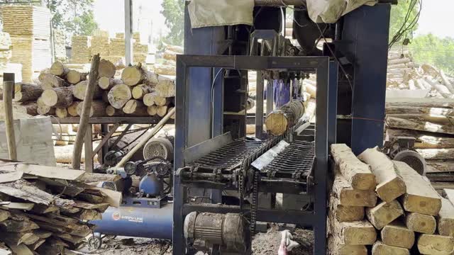 Band Saw Mill At Work
